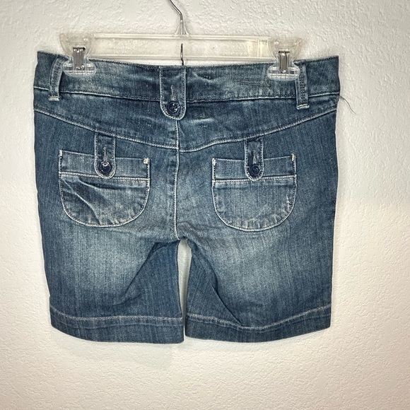 WJ4. American Eagle jean shorts Sz 2 - Picture 4 of 4